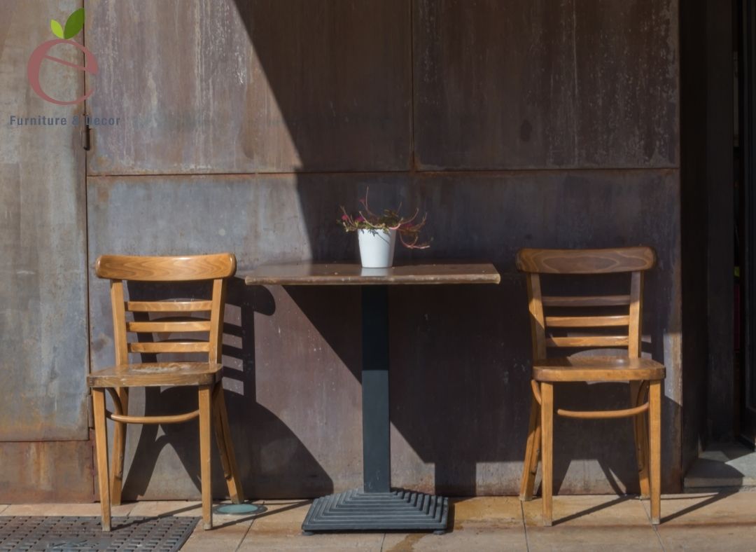 Bộ bàn ghế từ chất liệu gỗ xoan đào mang nét tinh tế riêng biệt